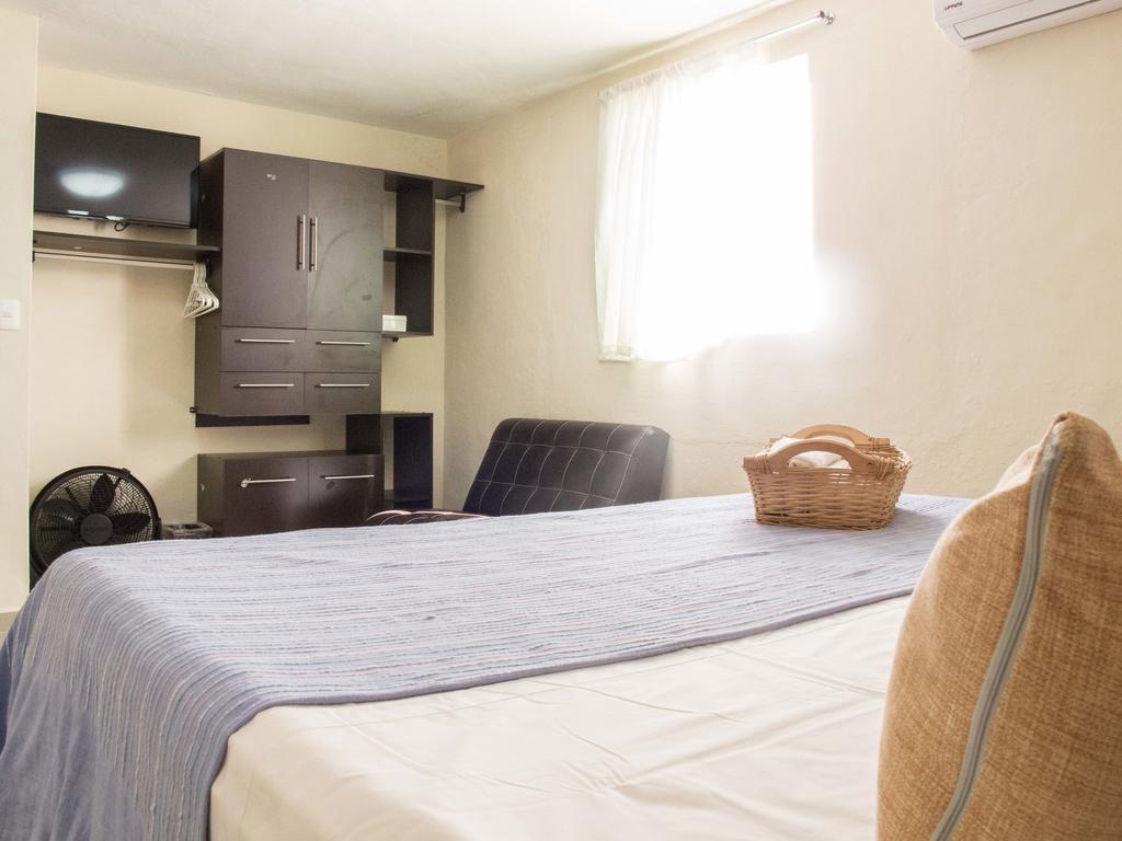 Whyz 4 You Private Rooms Puerto Morelos Room photo